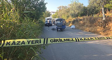 Yol ortasında duran 3 tekerlekli motosikletinde ölü bulundu