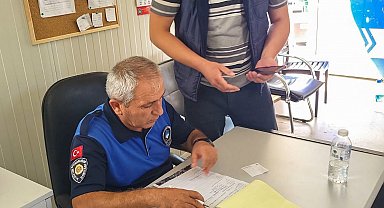 Yolda bulunan 100 bin lira sahibine teslim edildi