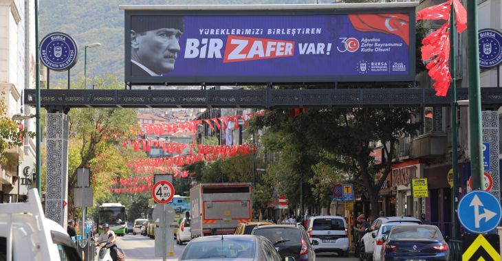 Zafer Bayramı coşkusu Bursa'nın her köşesinde!