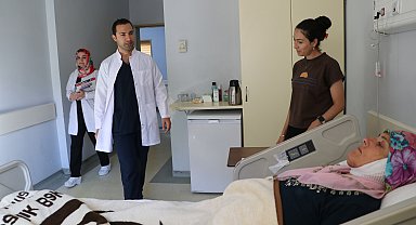 15 yıldır yüz felci olan kadın, ameliyatla sağlığına kavuştu