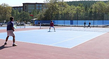 18 Yaş Altı Takımlar Şampiyonası Sportplus Tenis Akademisi'nde devam ediyor
