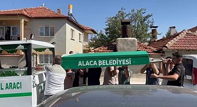 2'nci kattaki balkondan 1'inci katın balkonuna düşüp öldü