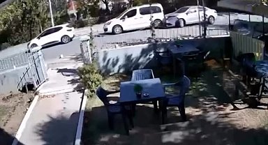 3 aracın karıştığı zincirleme kaza kamerada