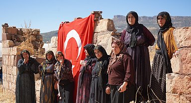 38 yıl önce terör saldırısında ölen yakınlarını andılar