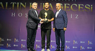 'Yılın spor insanı' eski futbolcu Mesut Özil seçildi