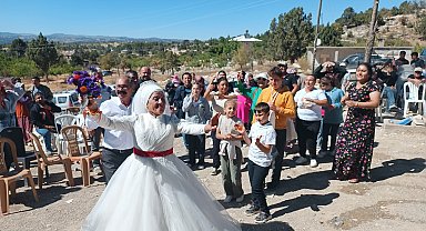4 çocuk 9 torun sahibi çift, düğün yaparak 40 yıllık hayallerini gerçekleştirdi
