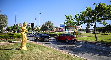 62'nci Altın Portakal Film Festivali öncesi 62 Venüs heykeli, kenti süslemeye başladı