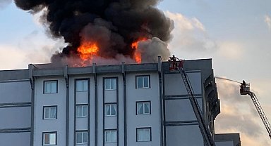 8 katlı binanın çatısı, yalıtım ve kaplamanın ardından yandı
