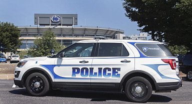 ABD'de araç kalabalığın arasına girdi: 2 yaralı