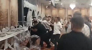 Adana'da, düğündeki kavga kamerada