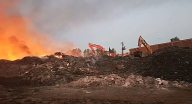 Adana'da geri dönüşüm fabrikasında yangın