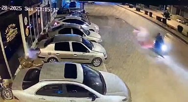 Adana'da oto galeriye silahlı saldırı ve yaşanan panik kamerada