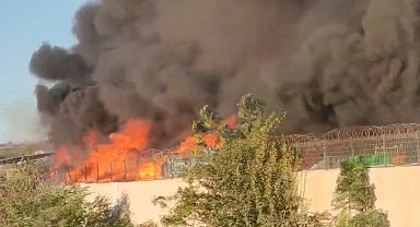 Adana'da zincir marketin deposundan yangın