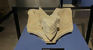 Aigai Antik Kenti'nde 2 bin 200 yıllık güneş saati bulundu