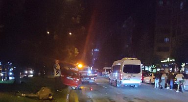 Alkollü sürücünün kullandığı otomobil, yayalara çarptı: 1 ölü, 2 yaralı