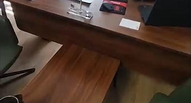 Amirinin üzerine sıcak su döktü, gözaltına alındı