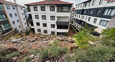 Ankara'da sağanak; yollar göle döndü, istinat duvarı yıkıldı