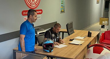 Antalya Büyükşehir Belediyesi'ne yönelik 6'ncı dalga 'rüşvet' operasyonu: 16 gözaltı- Yeniden