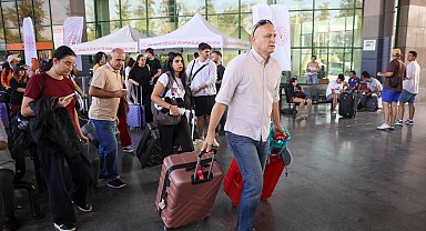 Antalya'da eğitim görecek üniversite öğrencilerine otogarda özel karşılama