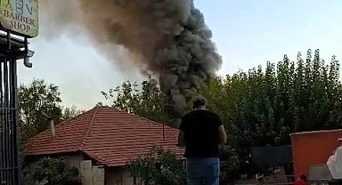 Antalya'da müstakil evdeki yangında çatının çökmesi panik yarattı