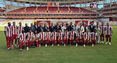 Antalyaspor, 2025-2026 sezonu oyuncularını tanıttı