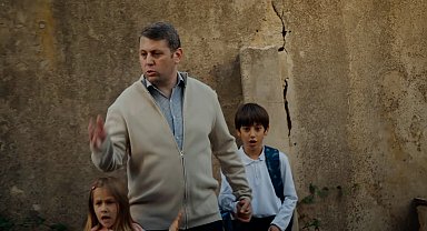 Arka Sokaklar'dan gündemi yakalayan sahne