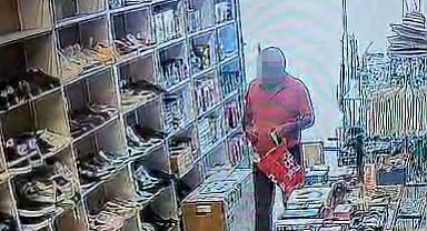 Ayakkabı hırsızlığı güvenlik kamerasında