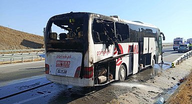 Aydın'da seyir halindeyken alev alan yolcu otobüsü yandı