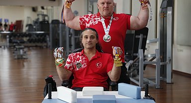 Bağcılar Belediyesi sporcuları Bilek Güreşi Dünya Şampiyonası'ndan başarıyla döndü