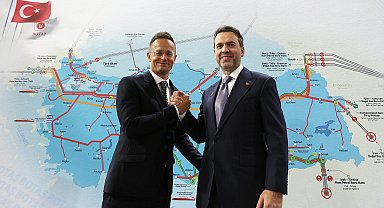 Bakan Bayraktar, Macaristan Dışişleri ve Ticaret Bakanı Szijjarto ile bir araya geldi