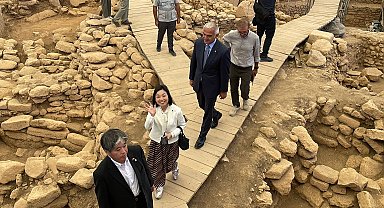 Bakan Ersoy: Göbeklitepe'de Neolitik Çağ'ın ritüellerine ışık tutacak insan heykeli bulundu