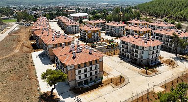 Bakan Kurum, Seydikemer'de yapımı tamamlanan sosyal konutların görüntülerini paylaştı