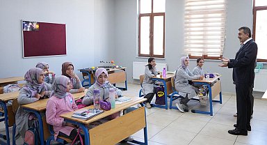 Bakan Tekin: Sınavı kazanamadıkları için öğretmen olamıyorlar