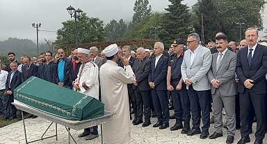Bakan Uraloğlu, Trabzon'da yakınının cenazesine katıldı