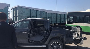 Batman'da yük treni, hemzemin geçitte kamyonete çarptı