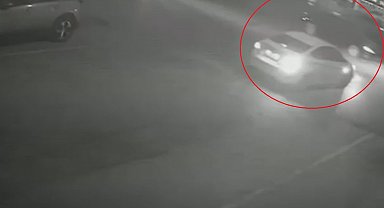 Belediye başkanının makam aracına, otomobil çarptı; kaza kamerada