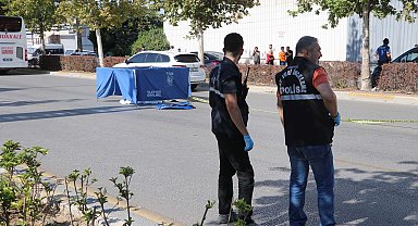 Belediye otobüsünden inip, yolun karşısına geçmek isterken otomobilin çarpmasıyla öldü