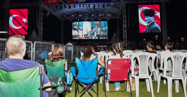 'Bir Cumhuriyet Şarkısı' ile zafer gururu