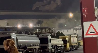 Boya fabrikasında kimyasal yüklü tankerdeki sızıntı ekipleri harekete geçirdi