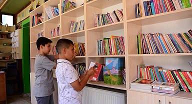 Bu mahallede kitap okuyan çocuklar ücretsiz saç tıraşı olabiliyor