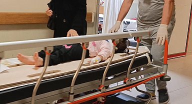 Bursa'da, 1'inci kattaki balkondan düşen 2 yaşındaki çocuk yaralandı