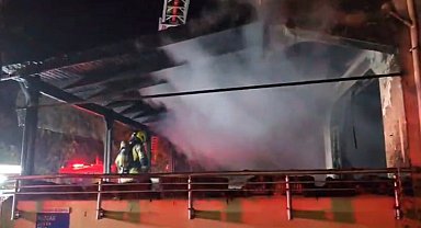 Bursa'da, 3 katlı binada yangın