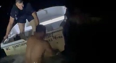 Bursa'da alabora olan teknedeki 3 kişiyi polis kurtardı