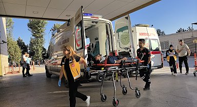 Bursa'da iki otomobil kafa kafaya çarpıştı: 4 yaralı