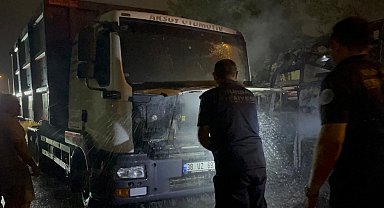 Bursa'da karavandaki yangın, 2 karavan ile 1 kamyonu da yaktı