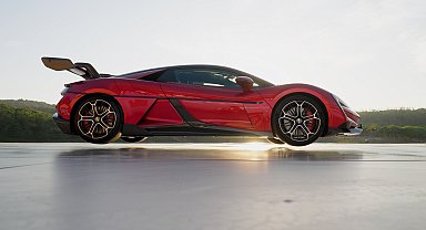 BYD Türkiye'den yüzen, kendi etrafında dönen ve zıplayabilen araçlarıyla teknoloji şovu