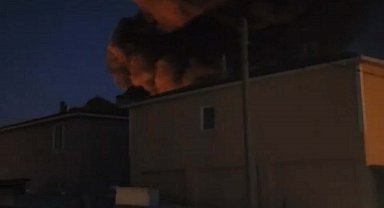 Çanakkale'de hurdalıkta çıkan yangın yakındaki 2 eve de sıçradı