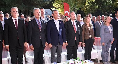 CHP Genel Başkanı Özel, Uşak'ta Ferdi Zeyrek Amfi Salonunun açılışını yaptı