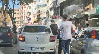 Çocukların skuter ile tehlikeli yolculuğu kamerada