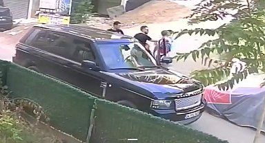 Çocuklarının gözü önünde babaya tokat atan cip sürücüsüne mahalleliden tepki